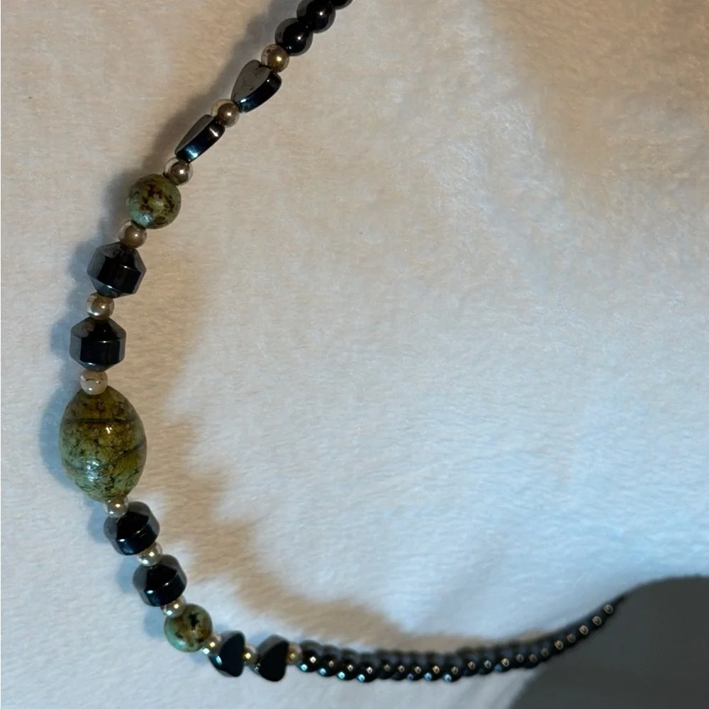 Vintage Black and Green Stone Beaded Choker Necklace 18